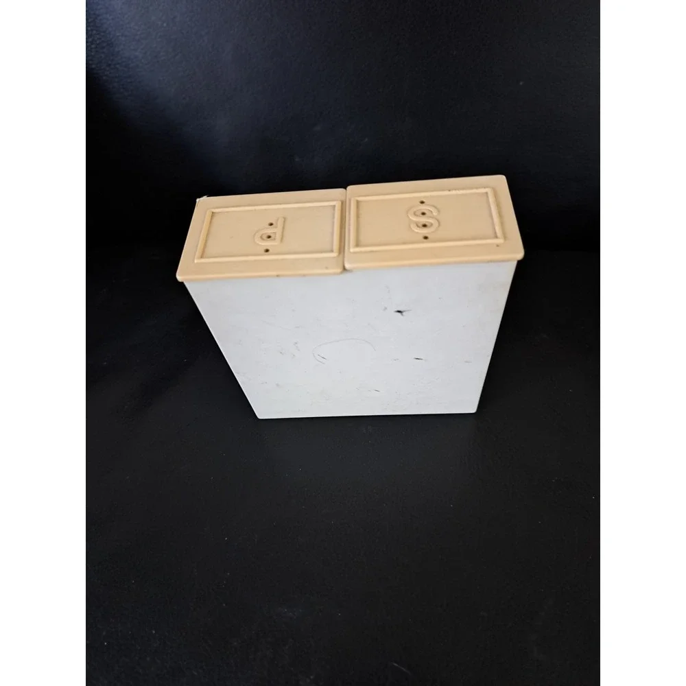 Vintage Davis Products MCM Plastic Piano salt and pepper shakers‎